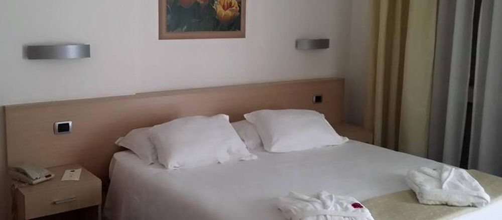 Park Hotel Мондови Экстерьер фото